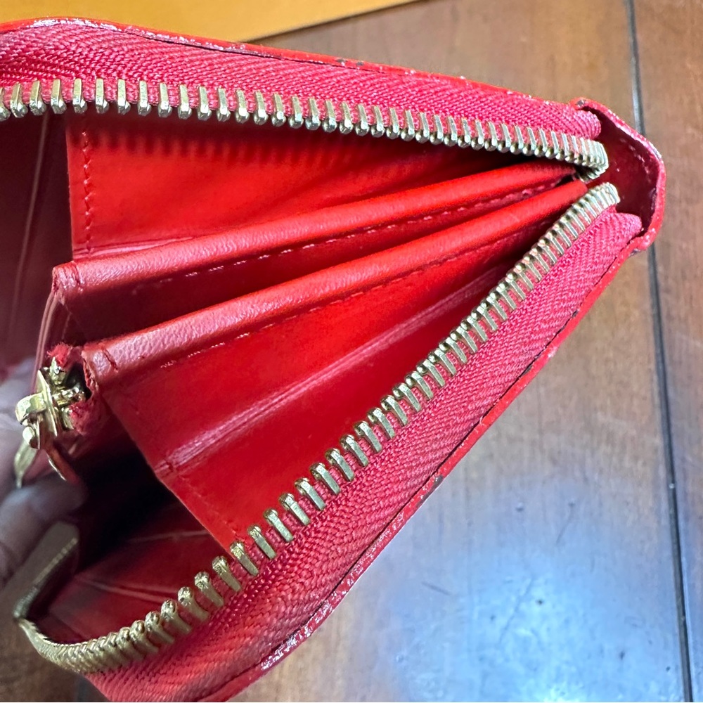 AUTHENTIC Louis Vuitton Vernis Zippy. Color:Red. - Picture 11 of 16